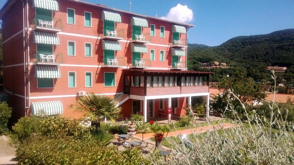 Hotel La Feluca Portoferraio Exteriör bild